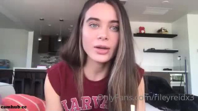 rileyreidx3 onlyfans Charming lady blissfully bares