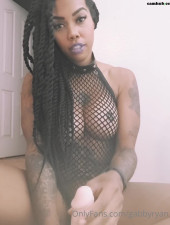 Gabby aka gabbyryan onlyfans Tattooed confused fingering shaved cunt