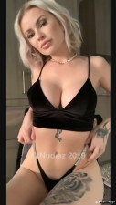 LaynaBoo aka Layna Boo aka laynaaboo onlyfans  jerking off my holes