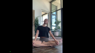 Jenna Lee aka jennaleexxx onlyfans  gently fucks pussy