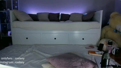 roxy_blue_eyed_ chaturbate 202204190710 (1)