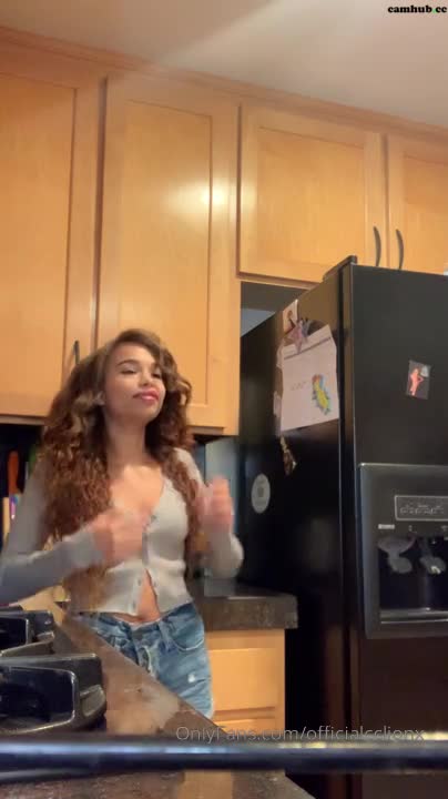 Performer Cecilia Lion aka officialcclionx onlyfans  naughty fingers satisfy mom - #1 Records Sex Cam | ePornREC