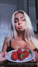 Emily Rinaudo aka Emjayplays onlyfans Graceful curvy fucks pussy with a strap/on