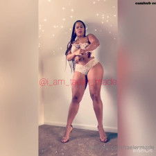 Taeler Made aka taelermade onlyfans Exquisite bitch gently jerks her pussy