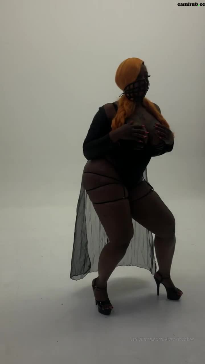 Performer Victoria Cakes VIP aka victoriacakes onlyfans Shy Mummy Twirling Elastic Ass - #1 Records Sex Cam | ePornREC