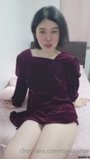 Jessie Lee aka tsjessielee onlyfans  greedily fucks her pussy