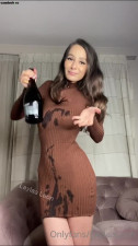 Laylaaleon aka LaylaaLeonXXX onlyfans cute women lick nipples