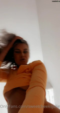 Sweet Cheeks aka sweetcheeksjulievip onlyfans dark haired doll gently pulls pussy