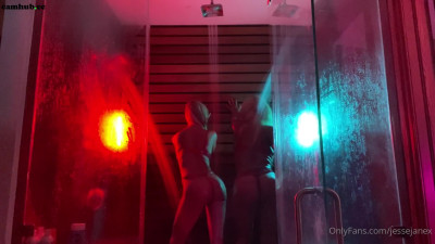 Jesse Jane aka jessejanex onlyfans babe with a huge ass jerks off both holes