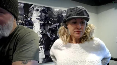 Brandi Love aka brandi_love onlyfans white-haired bitch masturbates her pussy with a phallus