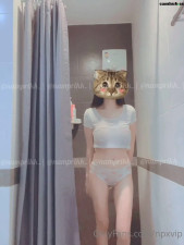 npxvip aka namprikk_ onlyfans busty chick rubs her body with oil